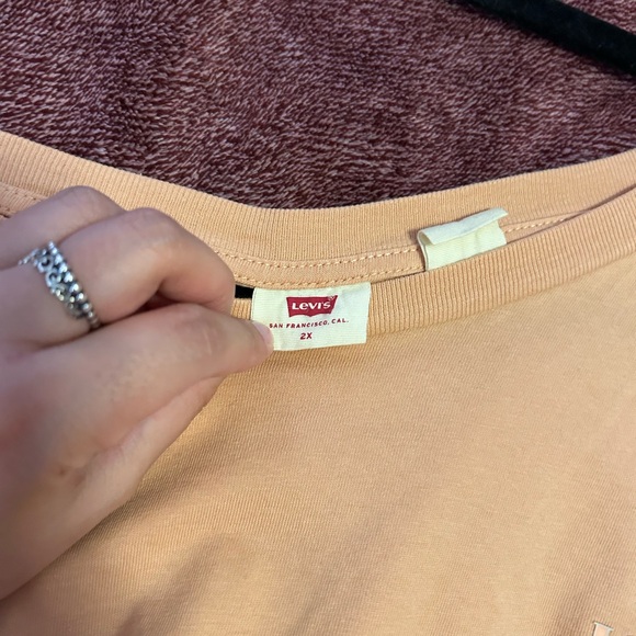 Gently loved Women’s Levi’s orange cropped tshirt - Picture 8 of 9